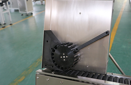 臥式小膠水瓶貼標(biāo)機(jī)