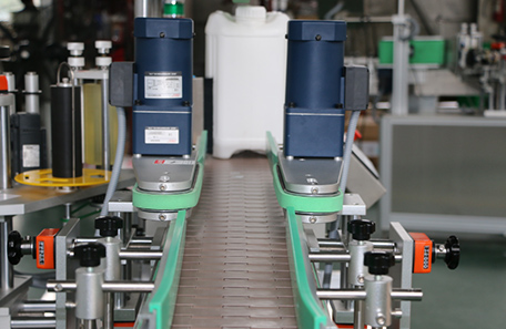 側(cè)面貼標機