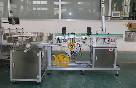 箱底貼標機