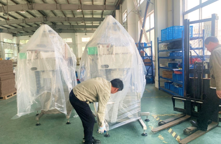 上海嘉定某知名物流企業(yè)訂購貼標(biāo)機(jī)
