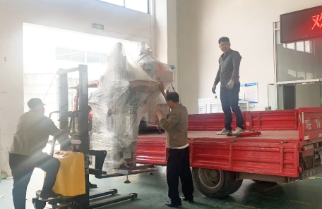 上海嘉定某知名物流企業(yè)訂購貼標(biāo)機(jī)
