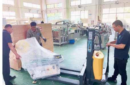 桌面式圓瓶不干膠貼標(biāo)機(jī)發(fā)貨