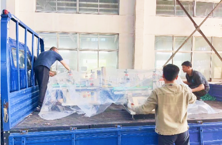 桌面式圓瓶不干膠貼標(biāo)機(jī)發(fā)貨